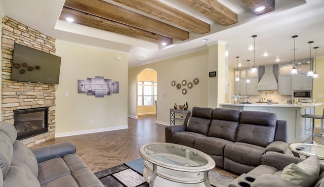 Chic Texas Abode w/Patio & Fenced-In Yard!