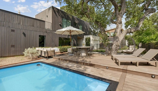 Chic Travis Heights Home + Pool - Chelsea Oak II