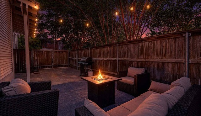 Clarksville Style + Close to Downtown - Ivory I