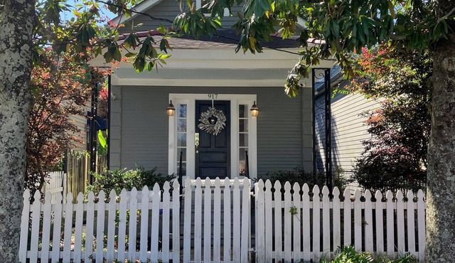 Classic 2bd/1ba Carrollton Cottage near Streetcar line & River