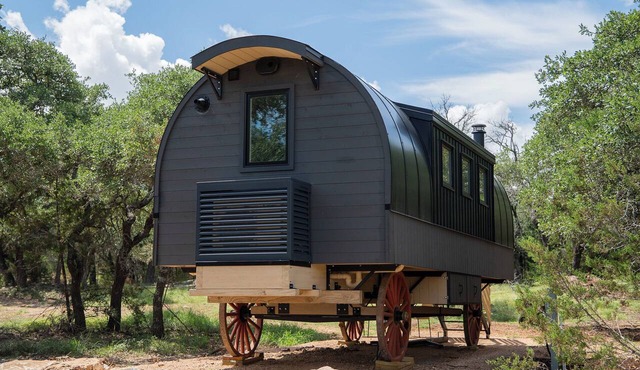 Classic Nomad Wagon With Private Hot Tub in Dripping Springs