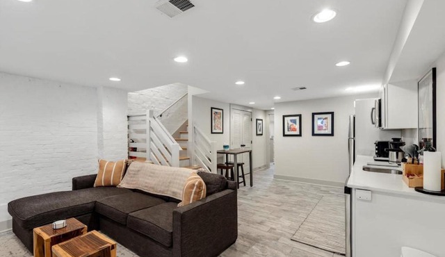 Classy Central DC Bloomingdale 1-BR Getaway in Washington