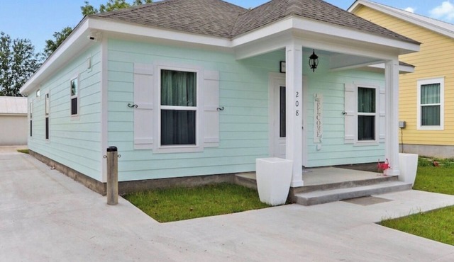 Clean and comfortable 3bedroom 2 bath cottage near beach and olde town