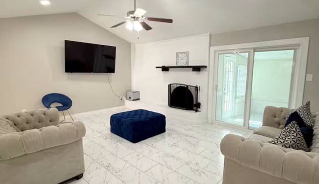 Clean & Comfy Retreat · Airport Access