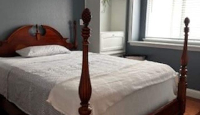 Clean, Cozy apartment with Private Entrance
