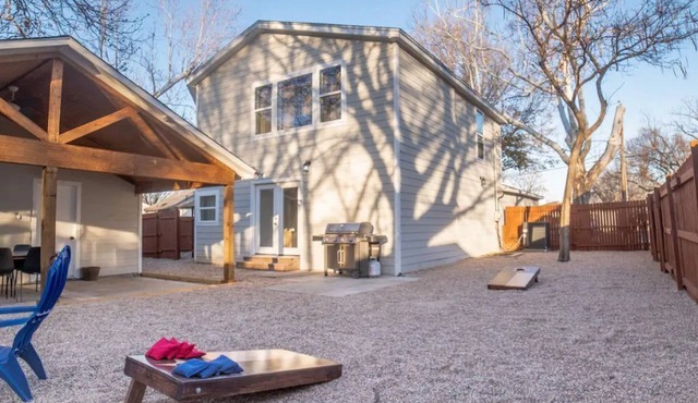 Clean Fort Worth 4bed/3bath house close to it all!