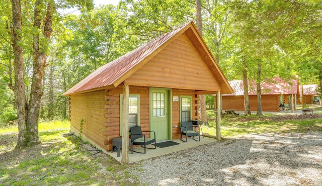 Close to Blanchard Caverns! Nature-Centric Cabin