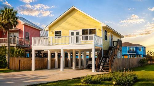 Coastal Chill Spot - Cozy 2BR Villa By The Beach