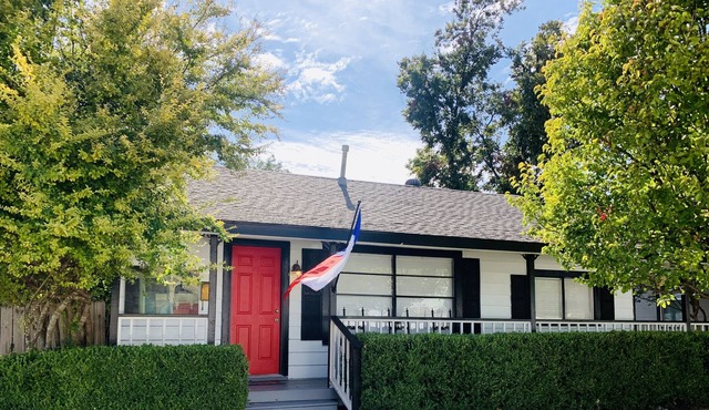 Collinwood Manor+Cottage. Walk to Dickies Arena
