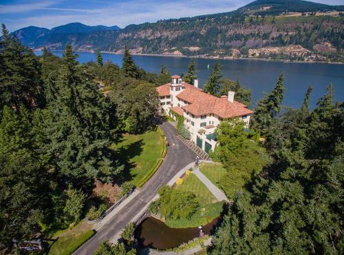 Columbia Gorge Hotel & Spa in Hood River