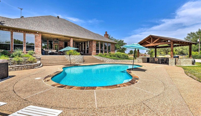 Come see why Granbury is Texas' best kept secret! Unwind at La Paloma - Enjoy!