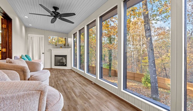 ★Come. Sit. Stay. Play.★ ☼SUNROOM☼ ♥MTB GOLF LAKE♥