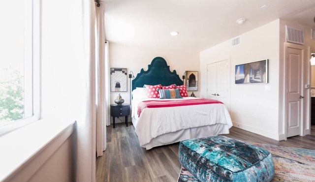 Comfort Studio,1 King Bed 207