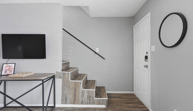 Comfortable 1BR townhome for longer stays