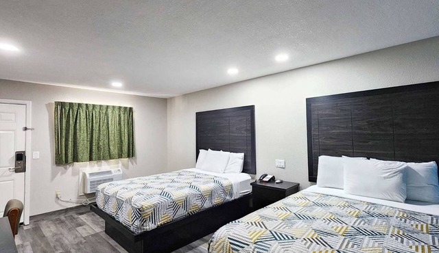 Comfortable and Suiting Stay! Free Breakfast and Parking!