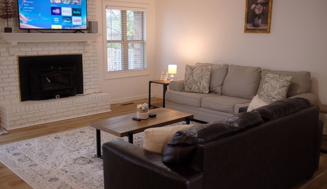 Comfortable Home Near CoxHealth & MSU - Fenced Yard in Springfield