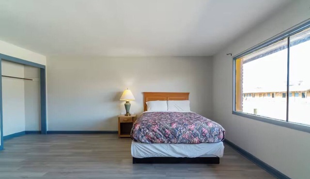 Comfortable Room w/Free Parking for a Relaxed & Convenient Stay