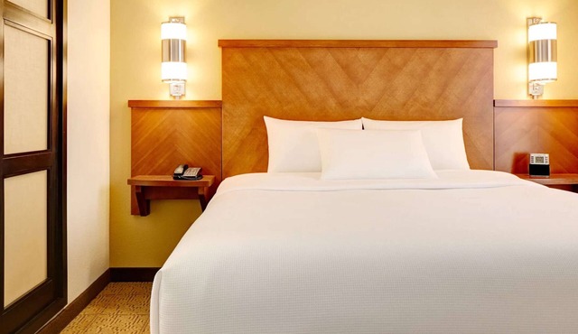 Comfortable Stay! 4 Pet-friendly Units, Free Parking, Outdoor Swimming Pool!