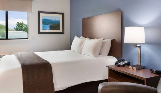 Comfortable Suites with Kitchenettes Near HAPO Center and Event Sites in Pasco