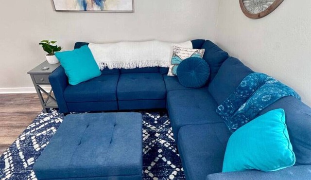 Comfy 2BR 1BA Apt