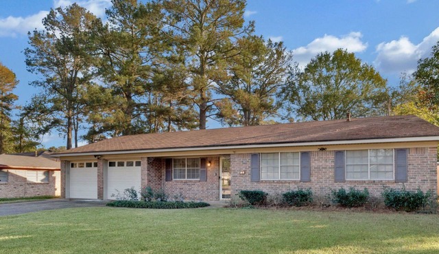 Comfy 3-bedroom Retreat With 2 Full Bathrooms and Large Fenced backyard