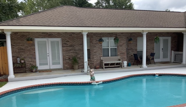Complete, cozy apartment with laundry, pool and parking just off I-10.