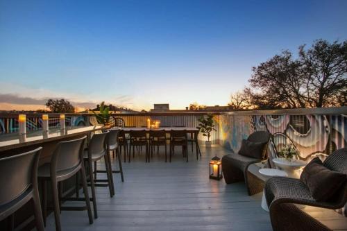Contemporary Home Hot Tub and Rooftop Deck