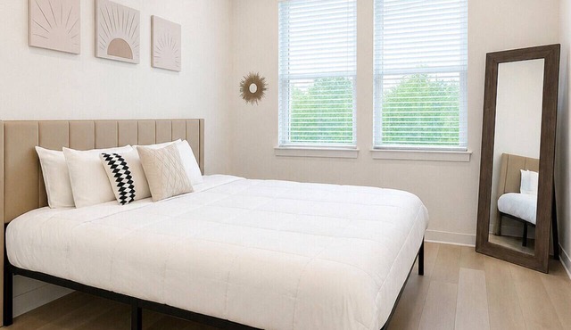 Convenient WorkerFriendly A+Location, w/Pool&Gym