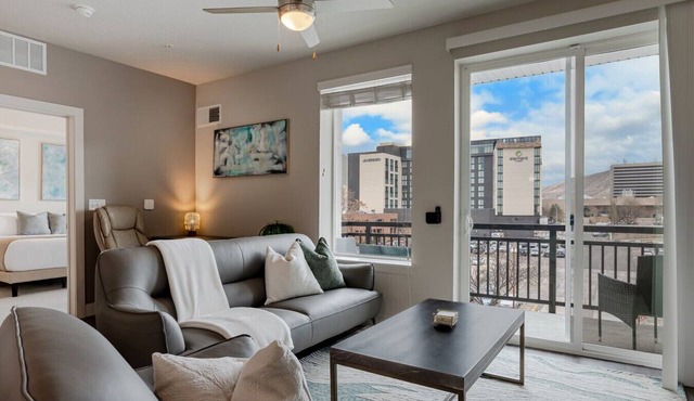 Convention Ctr Lux 2BR Pool,Htub,Gym,Theatre,Pkg in Salt Lake City