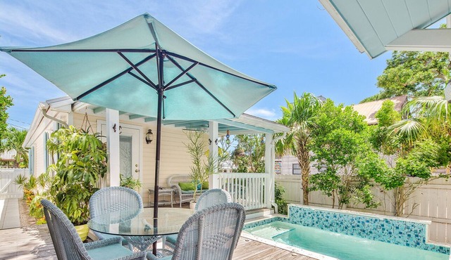 ~ COPA CABANA ~ Classic Key West cottage just a stone’s throw from the water. in Key West