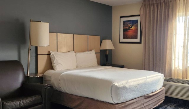 Coratel Suites Extend Stay MSP Airport-Luxury Queen Studio Suites Kitchenette NS in Richfield