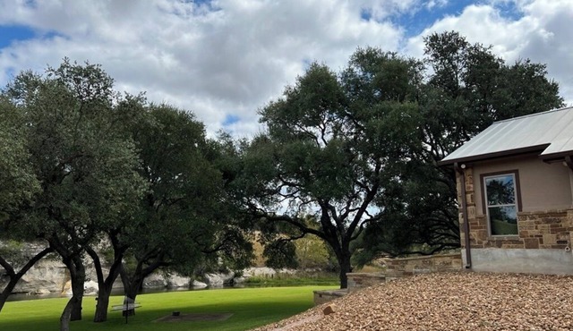 Cosy 1-bedroom cottage with spring-fed creek and spectacular views