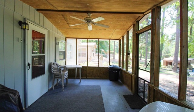 Cottage*Sleeps 6**LakeView With Dock*CHECK US OUT
