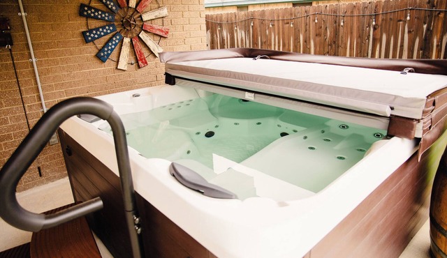 Cottage with hot tub!
