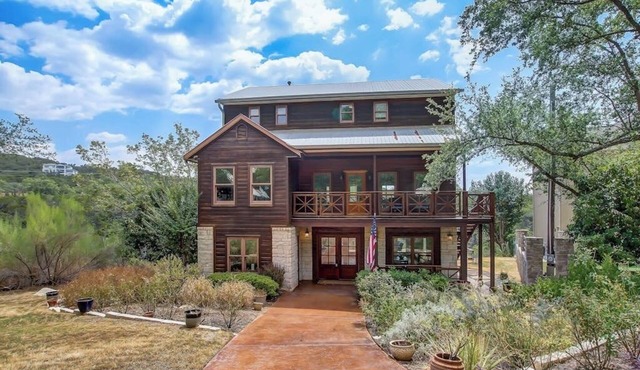 Countryside 3-story home with game room, WFH office & guest house with kitchen