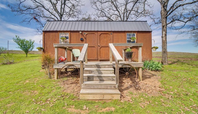 Countryside Tiny Home in Cameron ~ 5 Mi to Poteau!