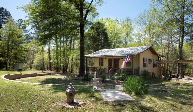 Coyote Creek Cottage With Walking Trail, Firepit, Outdoor Activities, Games