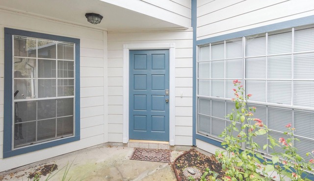 Cozy 1 Bedroom 1 Bath Home with WiFi, AC, Full Kitchen near Energy Corridor