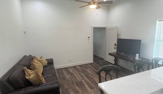 Cozy 1-bedroom apartment with WiFi, AC in welcoming Wharton