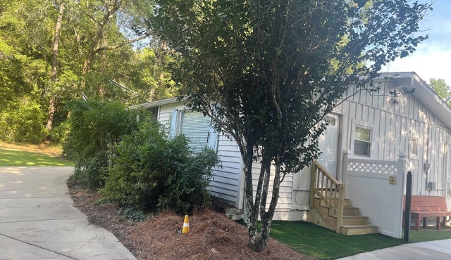 Cozy 1-bedroom private room in peaceful Daphne, minutes to Fairhope.