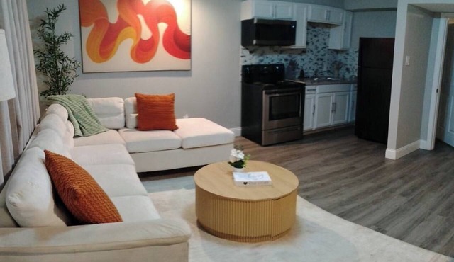 Cozy 1-BR close to Downtown & Medical Center