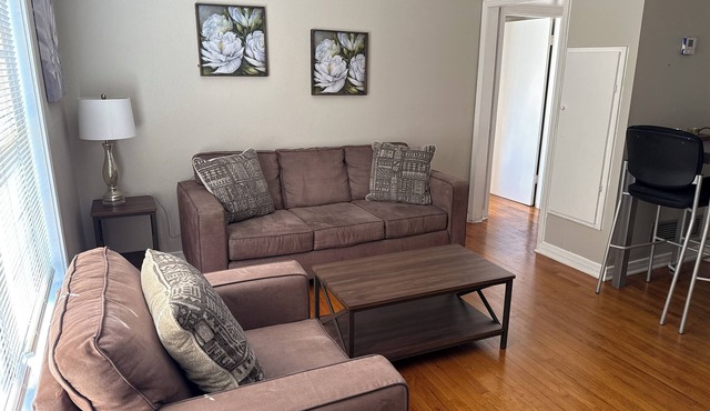 Cozy 2-bedroom apartment in charming Shreveport with WiFi, AC