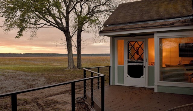 Cozy 2 Bedroom Cottage in serene Hosston in Hosston