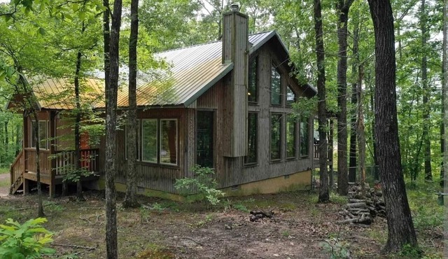 Cozy 3-bedroom Cabin in the Woods - No Cleaning Fee