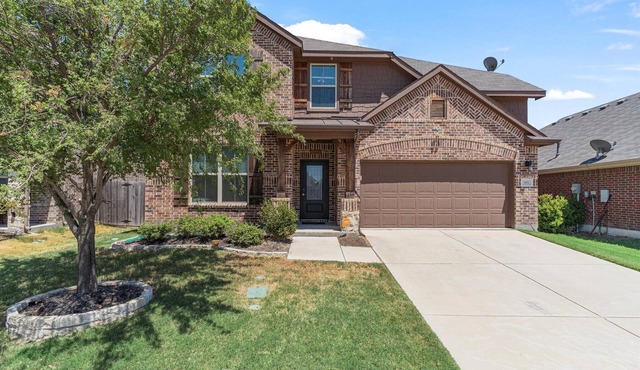 Cozy 4 bedroom 3.5 bath home located in the heart of Little Elm.