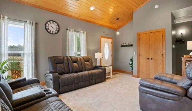 Cozy and relaxing 2 bedroom home in a populated rural area