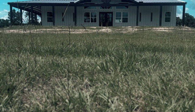 Cozy Barndominium Immersed in Nature
