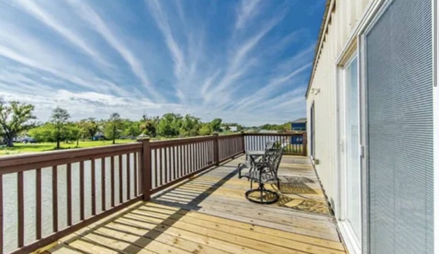 Cozy Bayou Fishing Camp on Brady Road with private Boat Launch and great views!