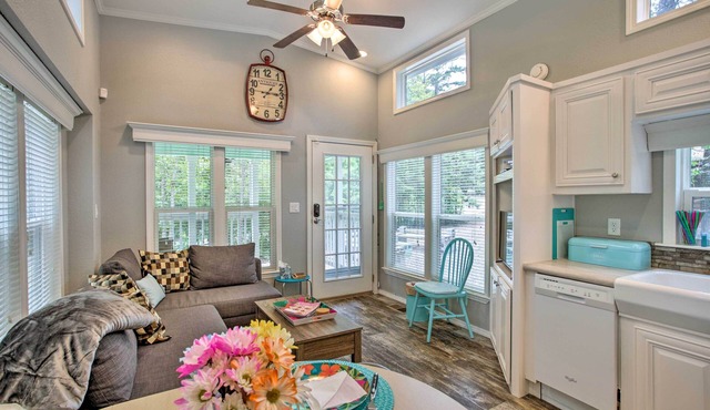 Cozy Broken Bow Getaway w/Fire Pit, 5 Mi to Lake!