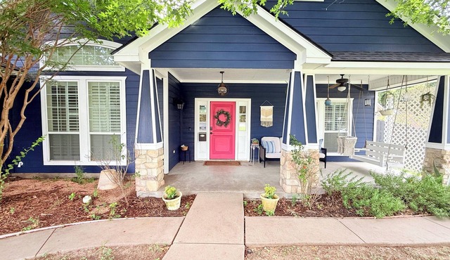 Cozy Bungalow Near Downtown - Pool, Fire Pit, Custom Loft, Family Friendly